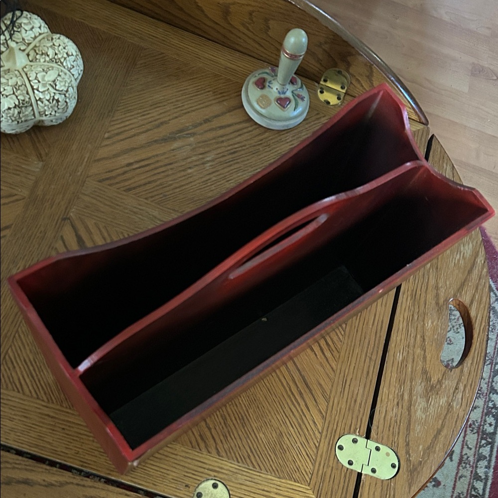 Vintage Chinoiserie-style Magazine Holder with Gold Crane and Tree Design - Picture 7 of 13